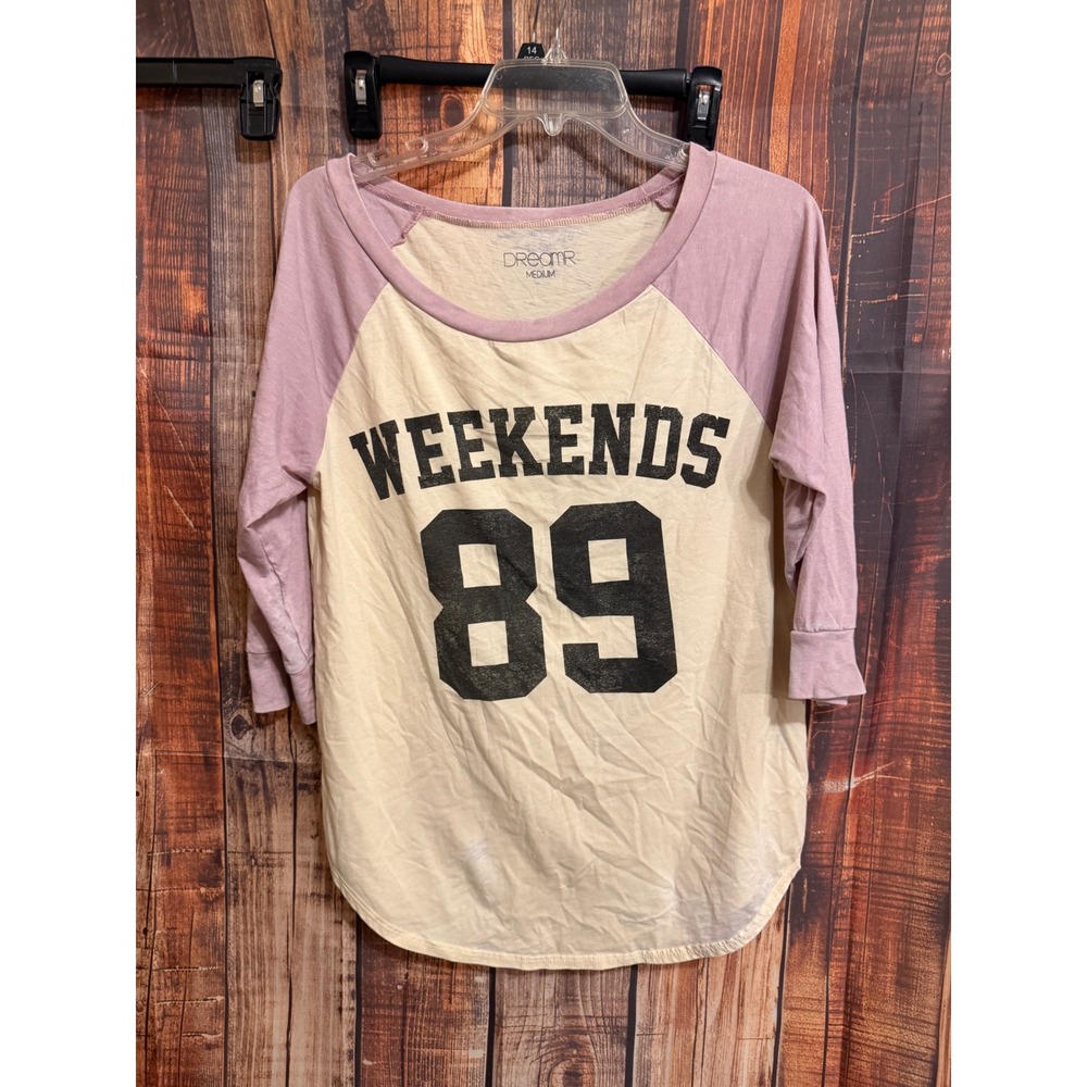 DREAMR Womens Weekends 89 Raglan Tee Mauve Cream 3/4 Sleeve Graphic Top M